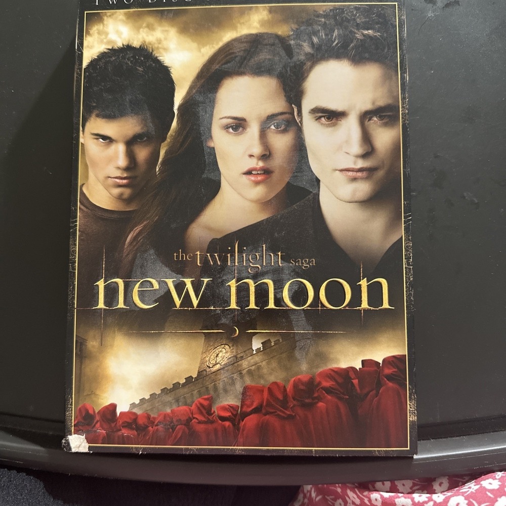 THE-TWILIGHT SAGA New Moon-DVD-TWO DISC NEW-Sealed-in-Plastic